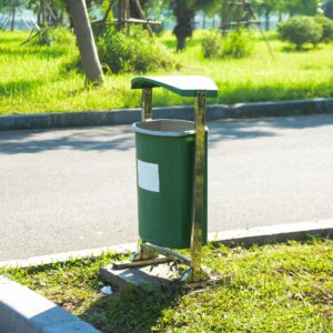 SINGLE TRASH CAN CLEANING